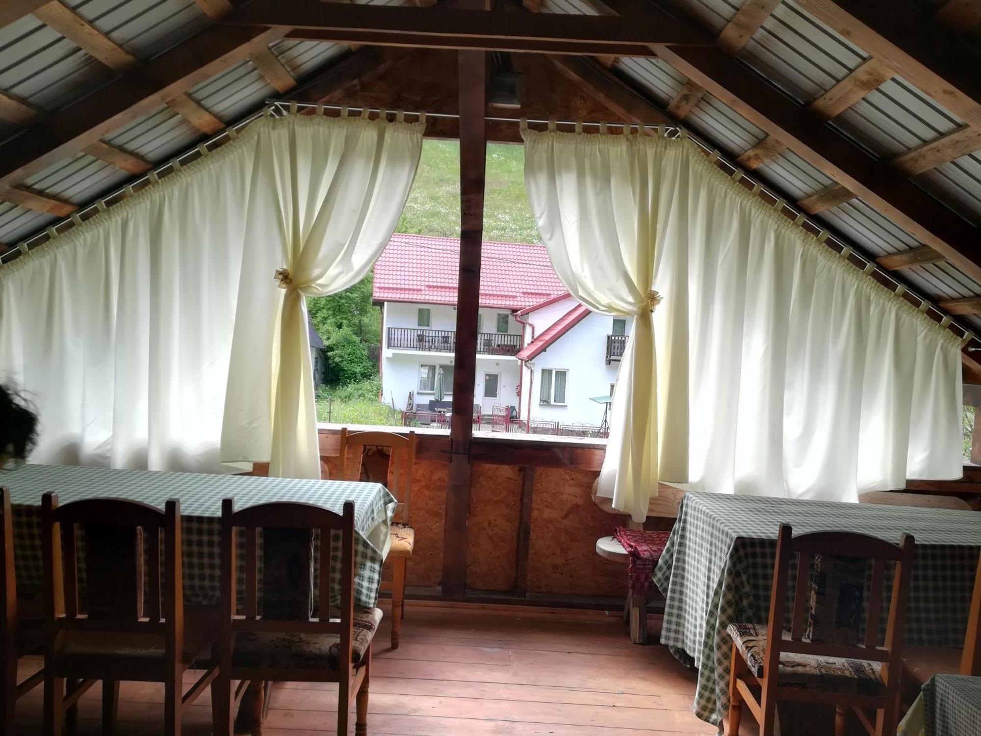 Hotel Casuta De Langa Padure Moeciu De Sus Esterno foto