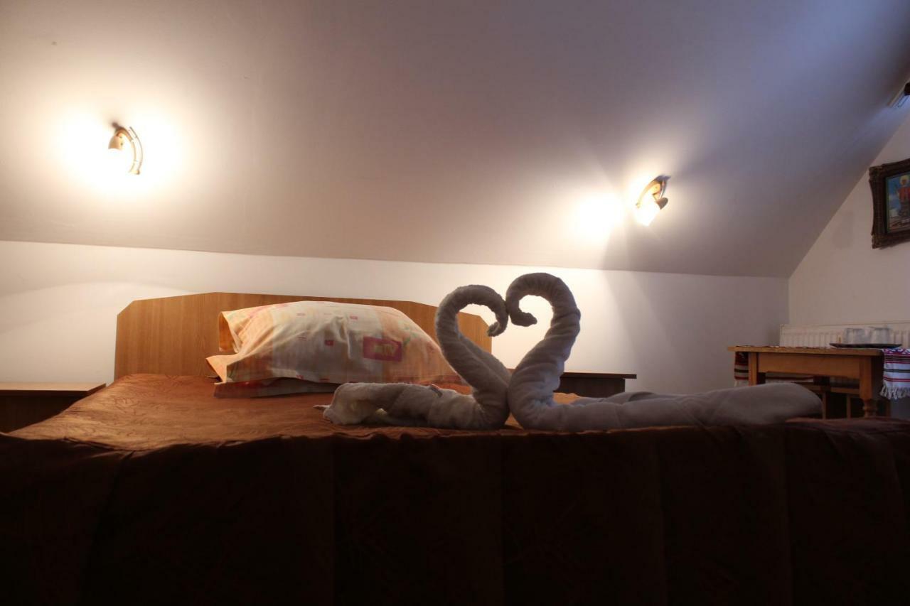 Hotel Casuta De Langa Padure Moeciu De Sus Esterno foto