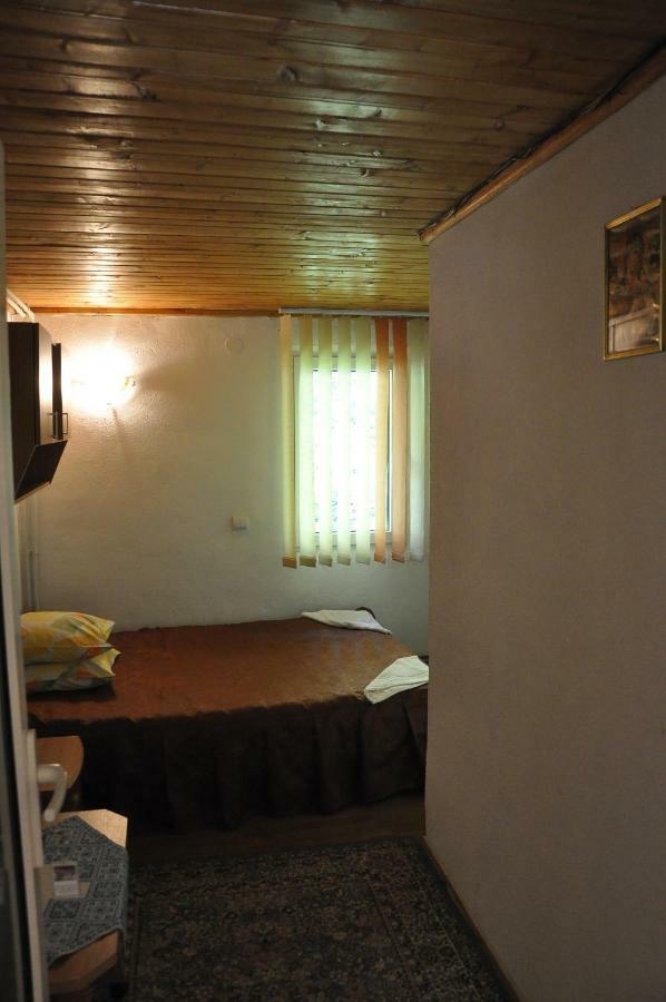 Hotel Casuta De Langa Padure Moeciu De Sus Esterno foto