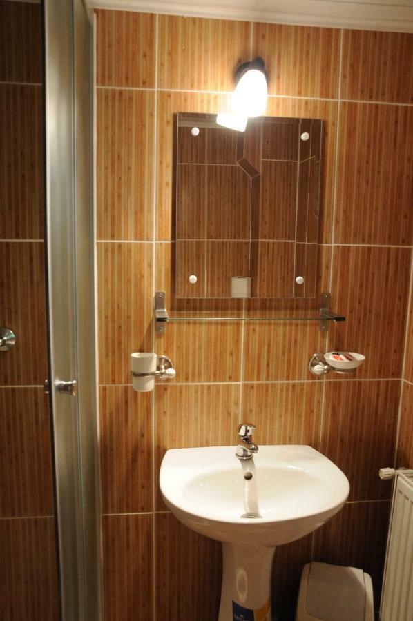 Hotel Casuta De Langa Padure Moeciu De Sus Esterno foto