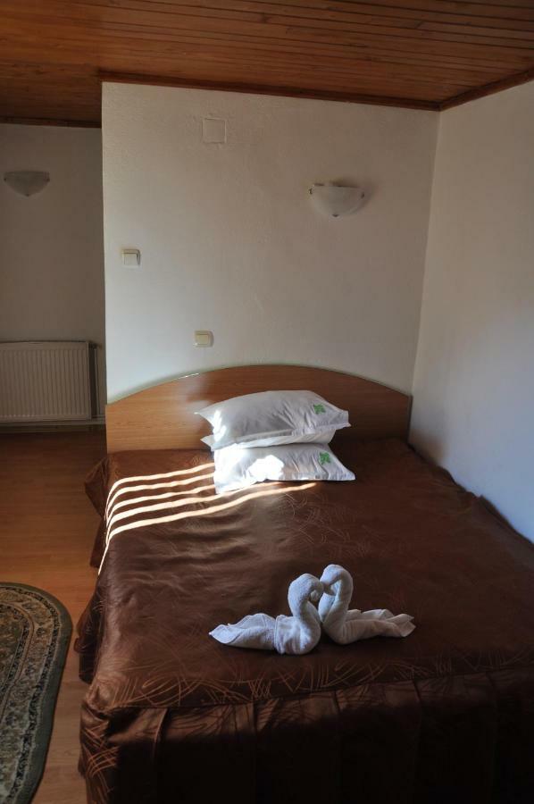 Hotel Casuta De Langa Padure Moeciu De Sus Esterno foto