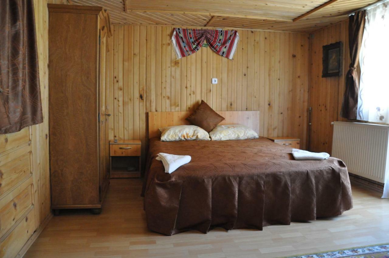 Hotel Casuta De Langa Padure Moeciu De Sus Esterno foto