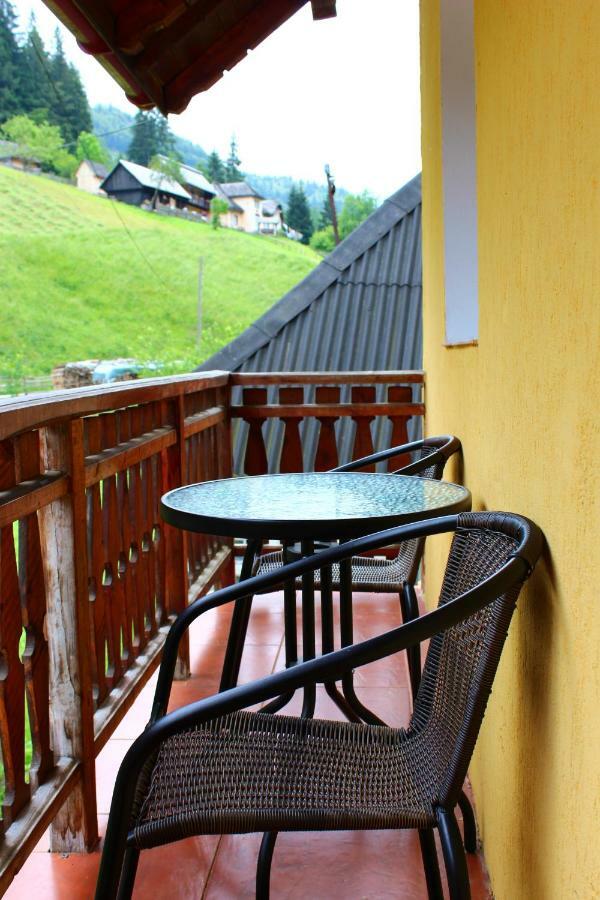 Hotel Casuta De Langa Padure Moeciu De Sus Esterno foto