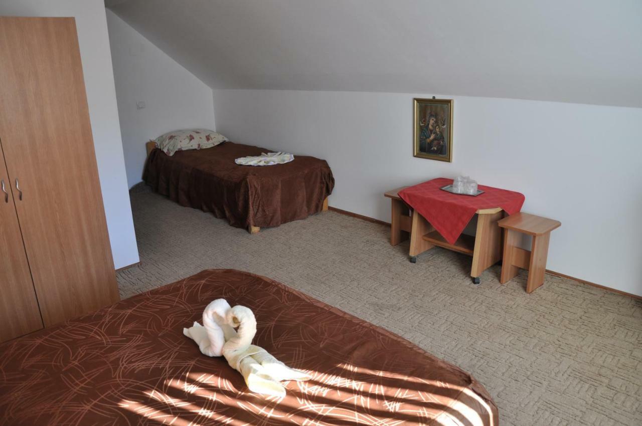 Hotel Casuta De Langa Padure Moeciu De Sus Esterno foto
