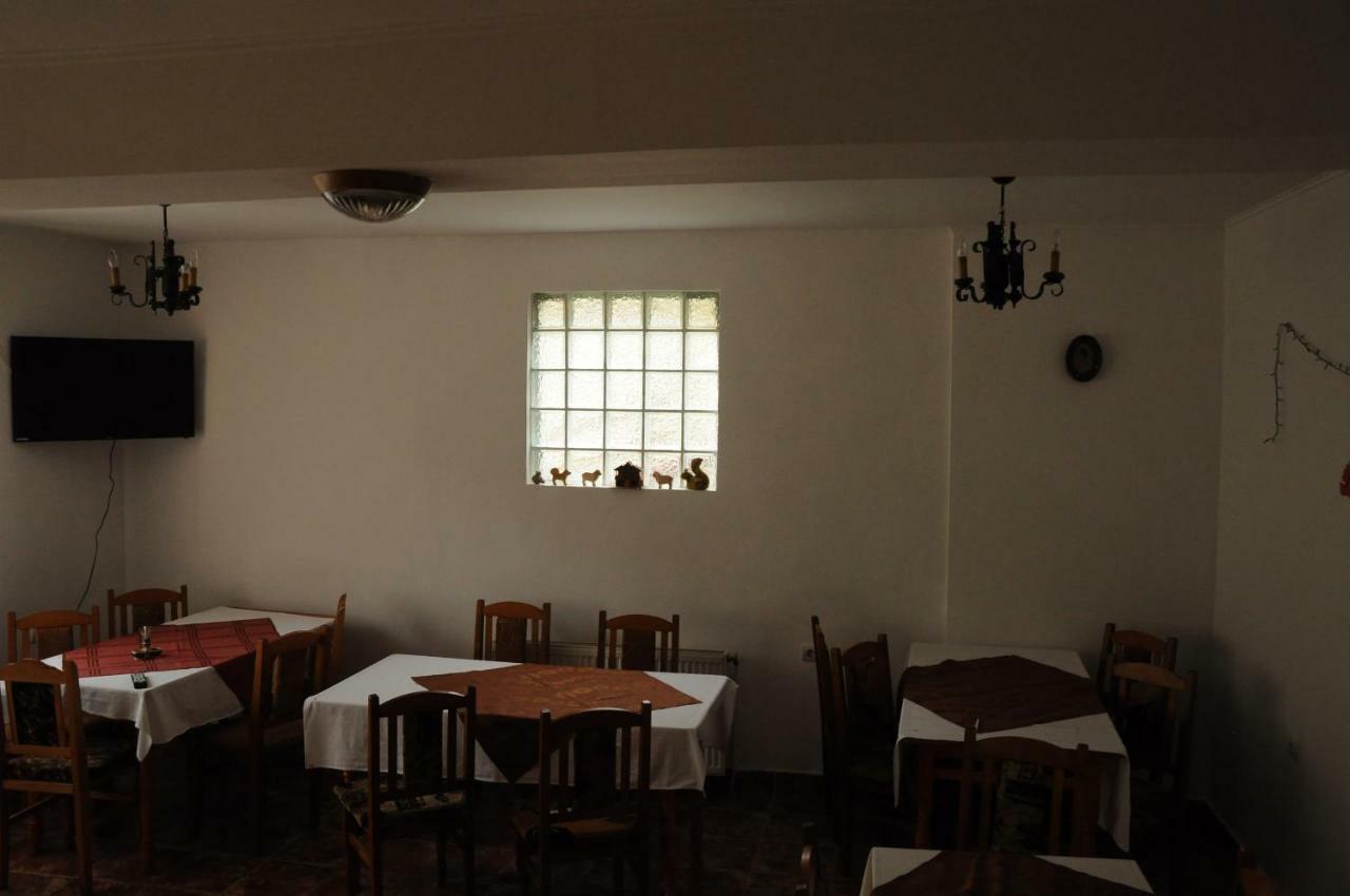 Hotel Casuta De Langa Padure Moeciu De Sus Esterno foto