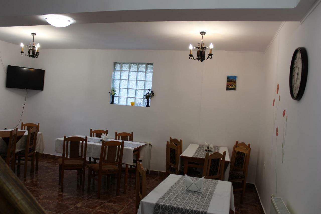Hotel Casuta De Langa Padure Moeciu De Sus Esterno foto